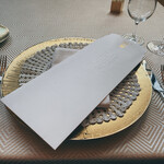 SALONE TOKYO - 封筒の中にはショップカードやコース・ドリンクメニューが同封。