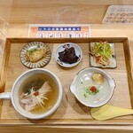 JOJO MARU  - パクテー&日替り粥（小）/ピータン粥&小鉢3品