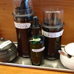 とんかつひなた - 塩、ソースともに２種類