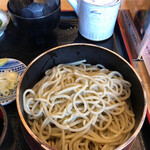Wariko Soba Yakumoan - 太い蕎麦。出雲そばではないけど、これはこれで良い田舎っぷり