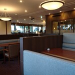 ロイヤルホスト - 静かな店内。