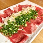 牛たん大好き 焼肉はっぴぃ - ネギ塩牛たん 698円