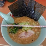 Yamaokaya - 味噌ラーメン（麺硬め）　670円　丼の直径21cm