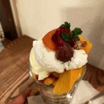 喫茶 ほんまち - パンプキンクリーム、アイス、生クリーム、杏、洋梨、ライスパフ、色々