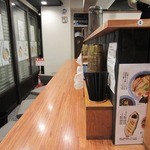 赤坂麺処 友 - 閉店間際の店内様子。