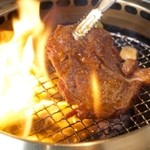 Yakiniku Sutamina En - 上質なお肉は表面を軽くあぶるだけで召し上がれます。