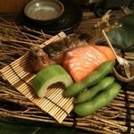 鮎香草焼き、鮭の西京焼き、ツブ貝、枝豆、瓜