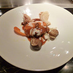 パイナップル - 「鉄板焼野菜と黒毛和牛のハンバーグ」です。