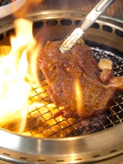 Yakiniku Sutamina En - 上質なお肉は表面を軽くあぶるだけで召し上がれます。