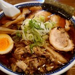 Chuuka Soba Marufuku - しょうゆチャーシュー麺の特盛り(お店のミスのお詫びで、通常よりもチャーシューが多めの特別バージョンになっているようです)(1080円税込)