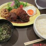 神戸牛ジャンキー 26 - メンチカツ的な定食だっとおもうけど・・・　880円
