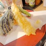 和食レストランとんでん - ゆず切りそばとにぎり鮨　の天ぷら