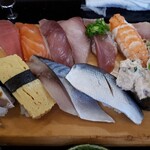 ジャンボおしどり寿司 - 大抵〆鯖は奥の一番右