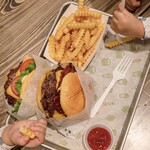 SHAKE SHACK - 