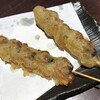 Tsukinoboushinurayasu - 浦安産のあさりを串に打ち、揚げた一品。千葉県産の素材を使った料理が多いのも、嬉しいポイントです。