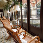 ヒッポカンピ - 受付前の椅子。窓の外にはヴェネツィアン・ゴンドラ