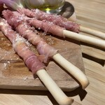 ULUWATU AMIGO - ポッキーに巻いた生ハム