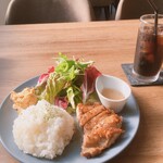 CAFE＆DINER kotonoha - チキンプレート/アイスコーヒー