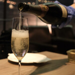 ヴィラッツァ - スパークリングワインで乾杯