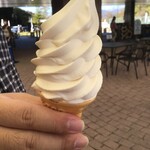 ショップ どうぶつたちの森 - K兄が頼んだソフトクリーム300円(2020.10.31)