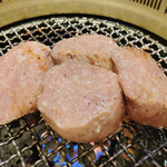 焼肉 スタミナ苑 - 激厚タンの塩麹漬け