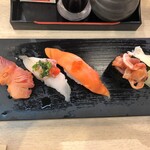 Sushi zammai - 冬の三貫（赤貝、カワハギ、サーモン）、赤貝ひも