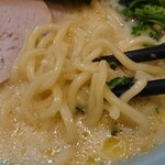 佐々木家 秋田本店 - 麺は標準的な太さ。