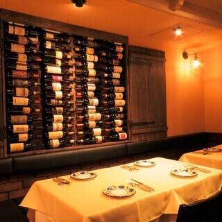 【女子会におすすめ】暖かみのある照明の灯る雰囲気抜群の店内