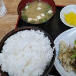 Chuukahanten Gokuu - 本日のサービス品回鍋肉定食ご飯大盛り