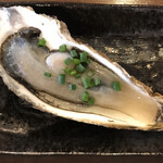 鳥長水産 - 鳥長水産(とりちょうすいさん) 生ガキ￥298(税別)