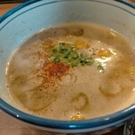 浜屋 - エビ辛し入れる前のつけダレ、一味は最初から入っていた。