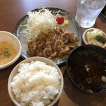 家庭料理居酒屋 よってって - ♪豚の生姜焼き定食 ¥500