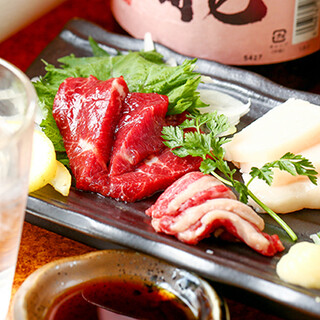 Enjoy our proud horse meat from Kumamoto Prefecture, which is grown in the magnificent nature!