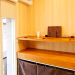 京のお食事処 おばんざいと串揚げ まい㐂 - 立ち飲みカウンター