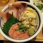 築地食堂源ちゃん - 海鮮三色丼（ご飯少なめ）（上から）（2020.10）