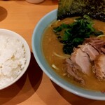 家系ラーメン 貫徹家 - ラーメン¥750ライス¥100味玉¥100