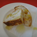 アルチ・ゴーラ - 自家製パン