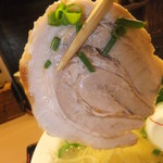 ラーメン櫻島 - 鯛だしラーメンのチャーシューのアップ　【　２０１２年８月　】
