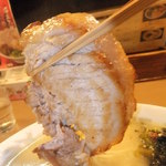 ラーメン櫻島 - 一枚チャーシュー麺のチャーシューのアップ　【　２０１２年８月　】