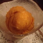 グレープ・ガンボ - 生姜とマンゴーのアイスクリーム