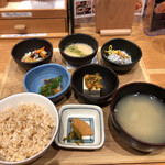 玄米食堂 あえん - 味噌汁以外に5品、嬉しい(^-^)