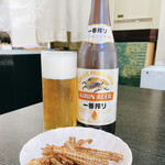 Unagino Harakawa - 麦酒 キリン一番搾り 大瓶 600円
      骨せんべい