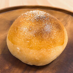 ぱん工房やま - 料理写真:大納言あんぱん　ずっしりと重い！