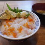 磯丸水産 なんば御堂筋店 - 鯛丼８８０円＋生海苔味噌汁１００円