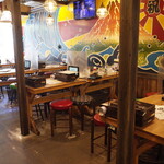 磯丸水産 - テーブル席がメイン