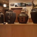 大松 - 壺に入った泡盛たち