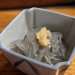 天史朗鮨 - 生シラス　生酢を掛けて頂きます