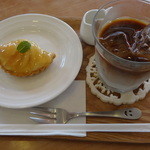 EDDI CAFE - アイスカフェオーレ＆桃タルト