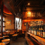 縁側屋 - 飛騨の古材をあしらった古民家風