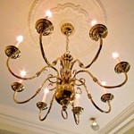 オーベルジュ・ド・リル トーキョー - ２Ｆ個室のシャンデリア